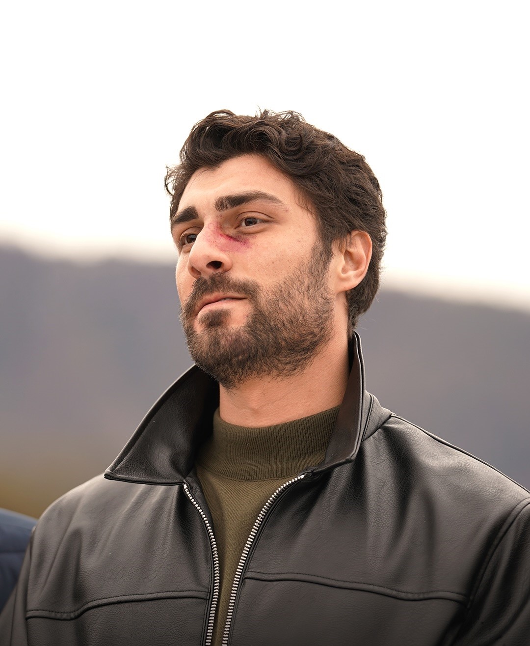 Taşacak Bu Deniz’de Gökhan’ın Kimliği Karıştı: “Annem Beni Çöpe Atmış” Repliği Yeni Bir Sırrı mı Açıyor?